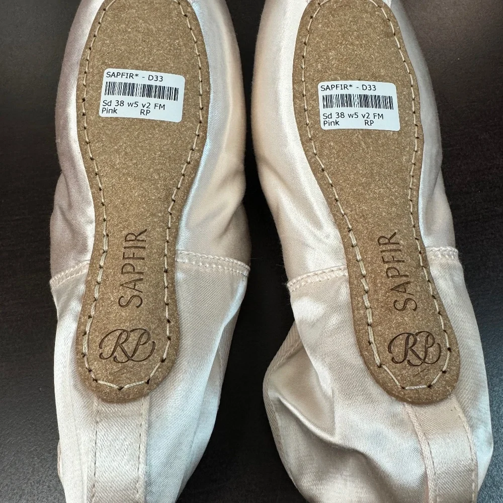Discontinued Saphir Drawstring Pointe Shoes - Exclusive Style - Picture 4 of 4